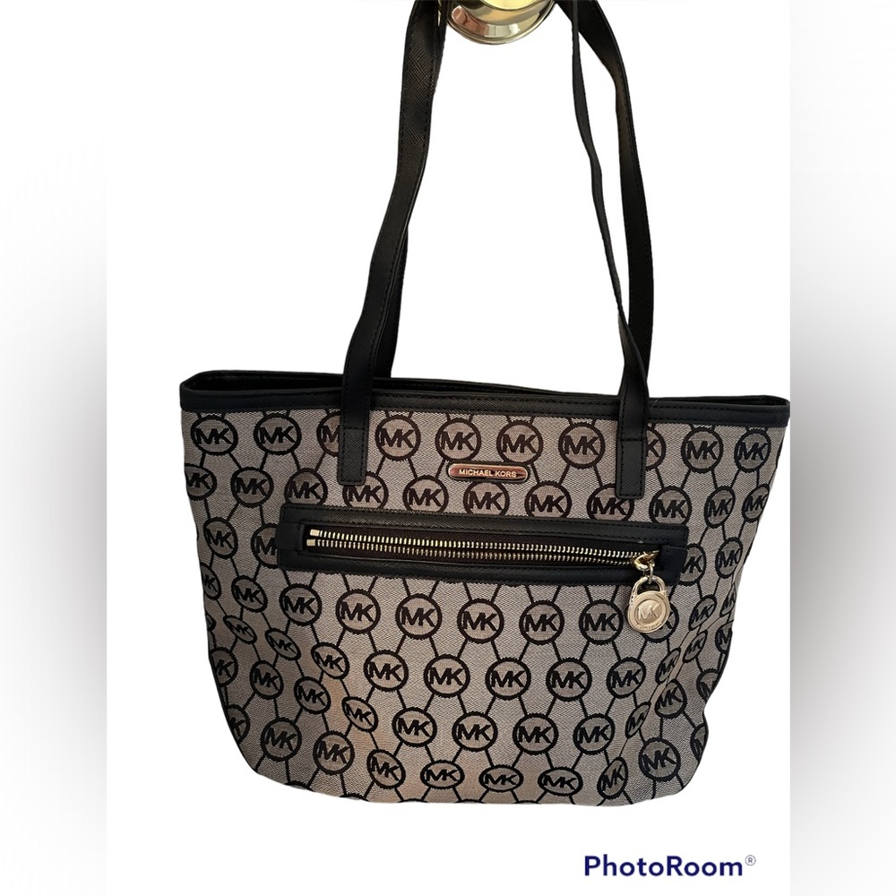 Michael Kors Kempton Bag